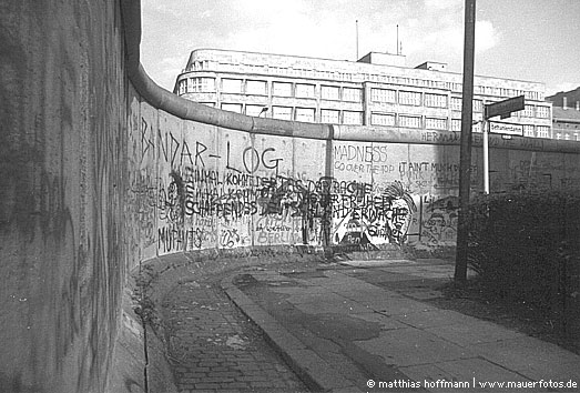 Mauerfoto: Gewerkschaft hinter Mauern aus SO 36