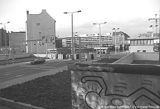 Mauerfoto: Checkpoint Charlie aus 