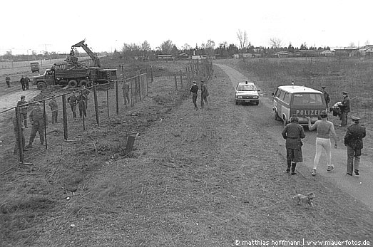 Mauerfoto: Von Männern und Mauern (XIV) aus Rudow