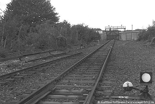 Mauerfoto: Zerbrochener Ring aus Neukölln