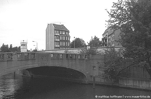 Mauerfoto: Brückenschlag aus Neukölln