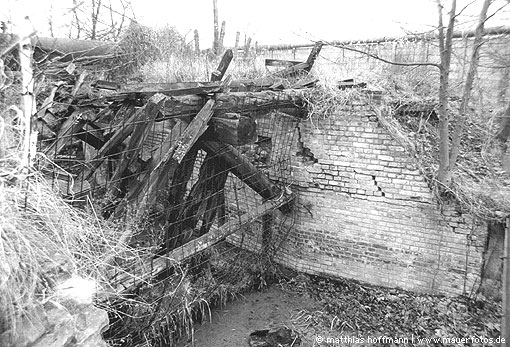 Mauerfoto: Eingestürzte Brücke aus Spandau