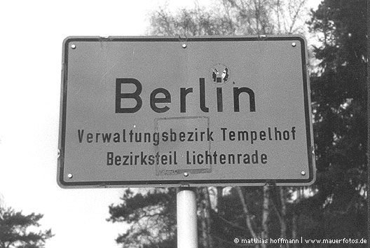 Mauerfoto: Willkommen in Berlin aus Lichtenrade