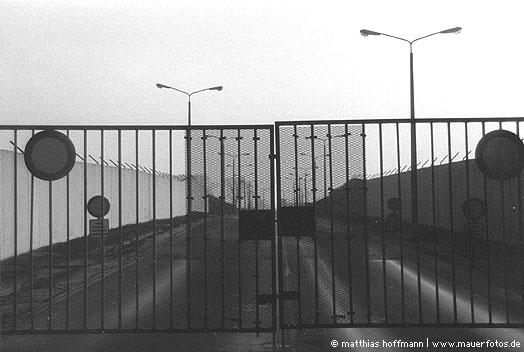 Mauerfoto: Grenzübergang für Großstadtmüll aus Lichtenrade