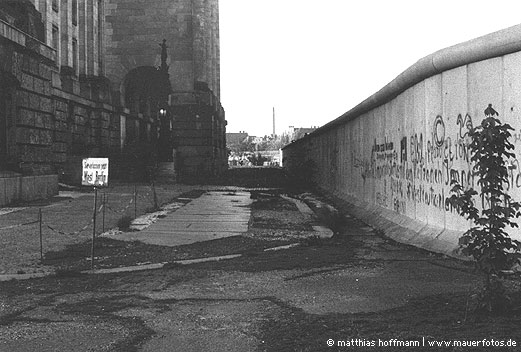 Mauerfoto: Sie verlassen jetzt West Berlin aus 