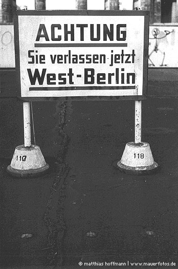 Mauerfoto: Vor dem Brandenburger Tor aus 