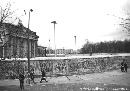 Mauerfoto: Am Brandenburger Tor... aus 