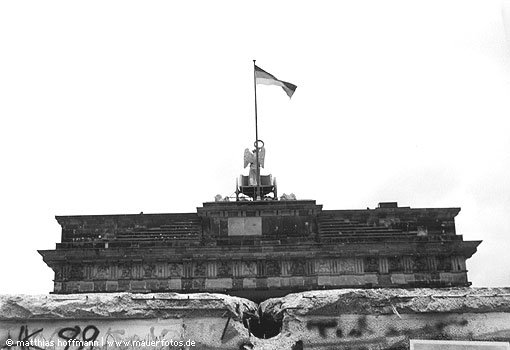 Mauerfoto: Am Brandenburger Tor... aus 