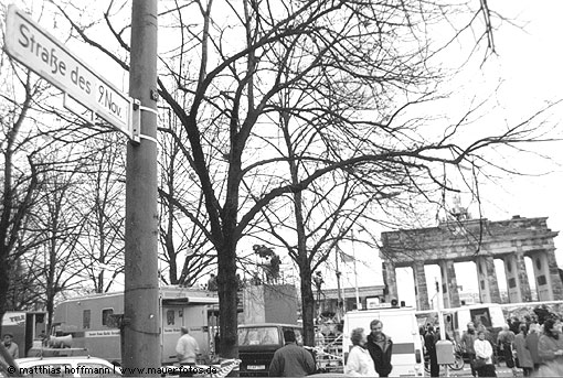 Mauerfoto: Am Brandenburger Tor... aus 