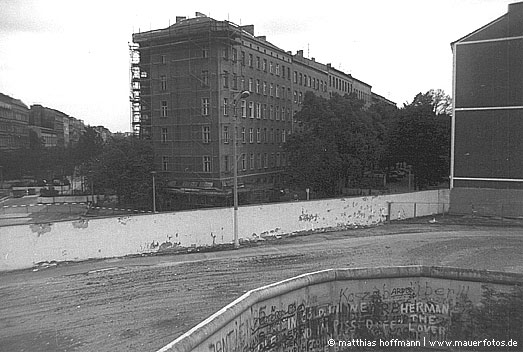 Mauerfoto: Mauerbogen aus 