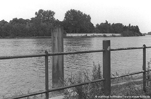 Mauerfoto: Das andere Ufer aus Wannsee