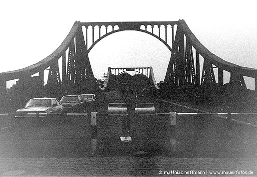 Mauerfoto: Die Brücke der Einheit aus Wannsee